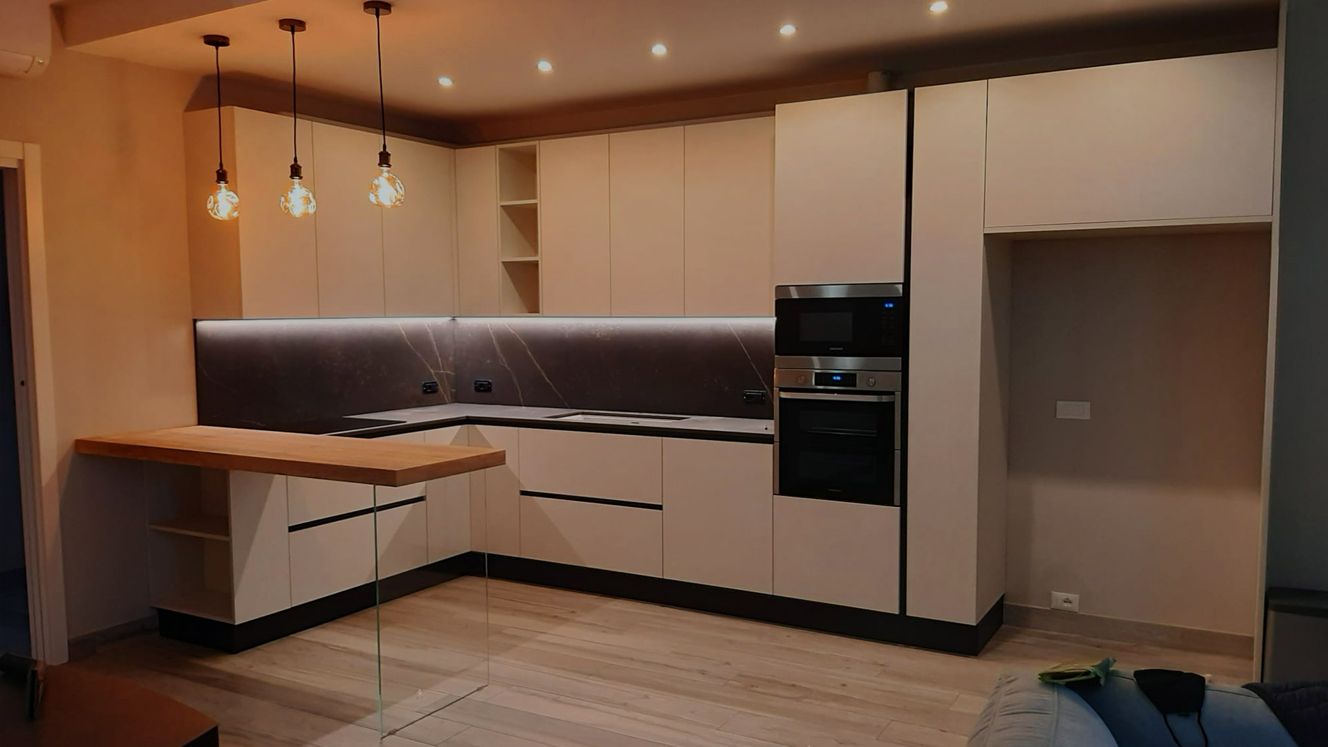 Cucine su misura<br>
per ogni budget
